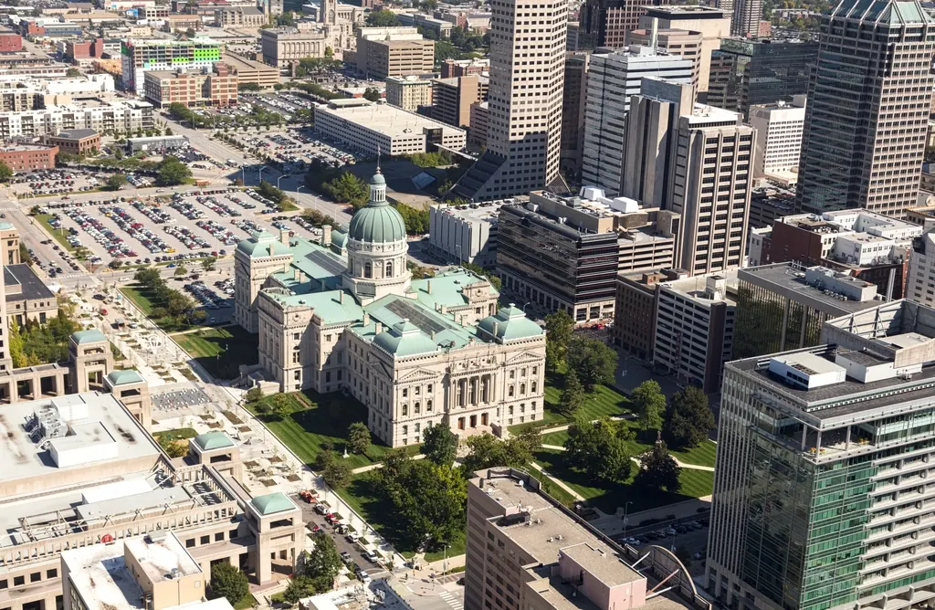 Aerial view of downtown Indianapolis and the Indiana Statehouse